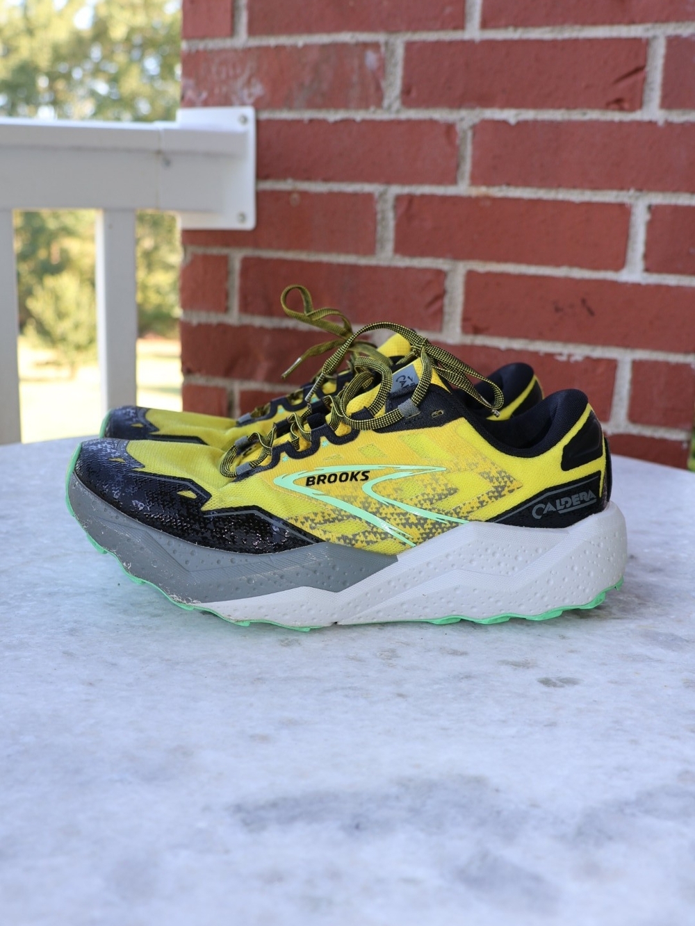 Brooks Caldera 7 “Lemon Chrome / Black / Springbud”